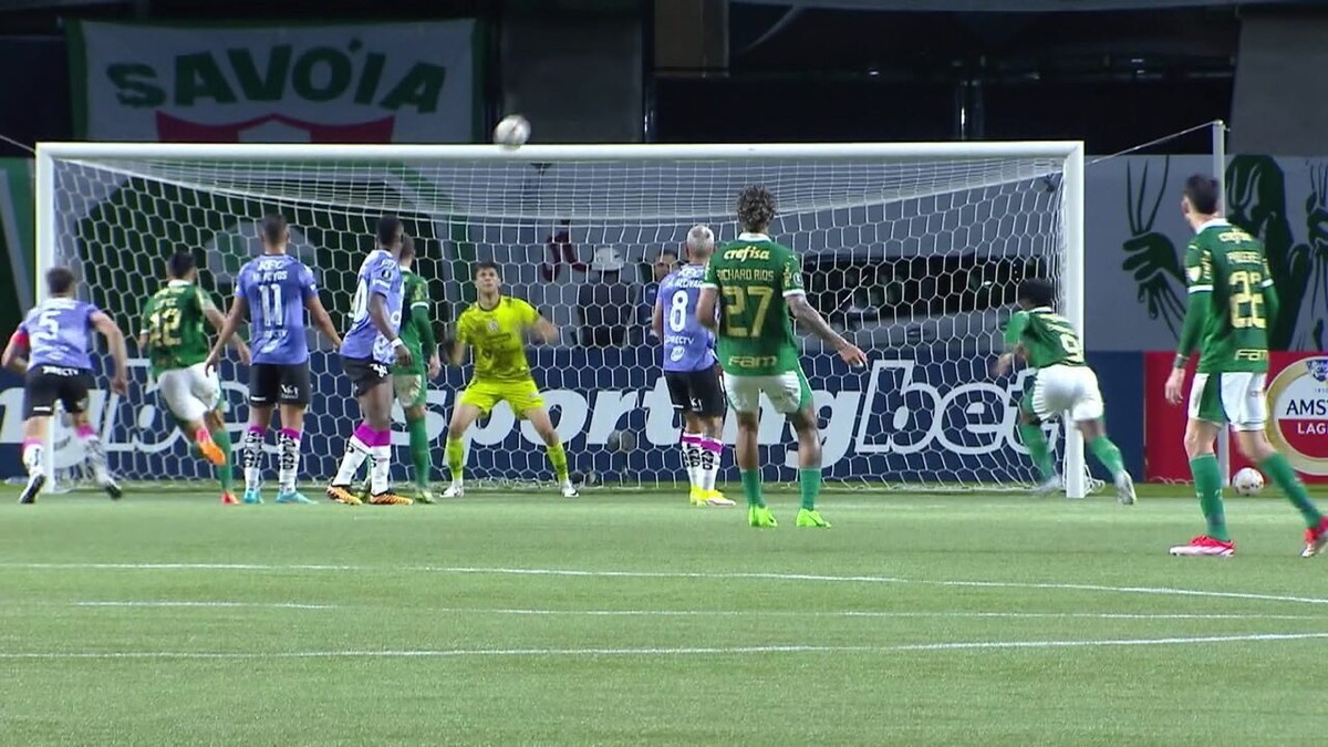 Abel dá pistas de substituição de Endrick por meio de entrevistas.