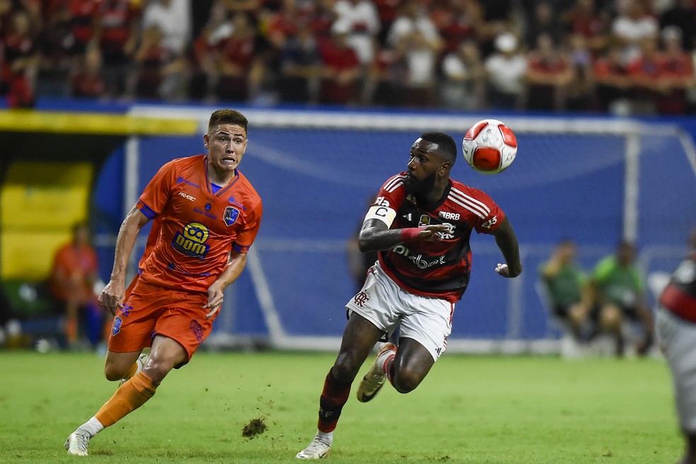 Gerson vinha sendo o capitão do Flamengo de Tite — Foto: Marcelo Cortes/Flamengo