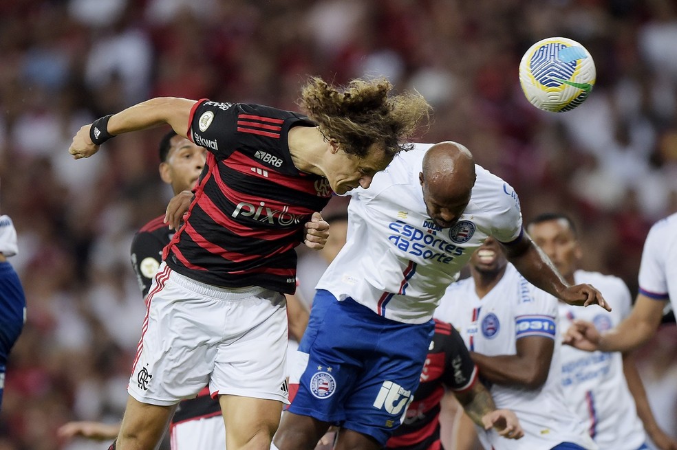 David Luiz cabeceia em Flamengo x Bahia — Foto: Alexandre Loureiro / AGIF