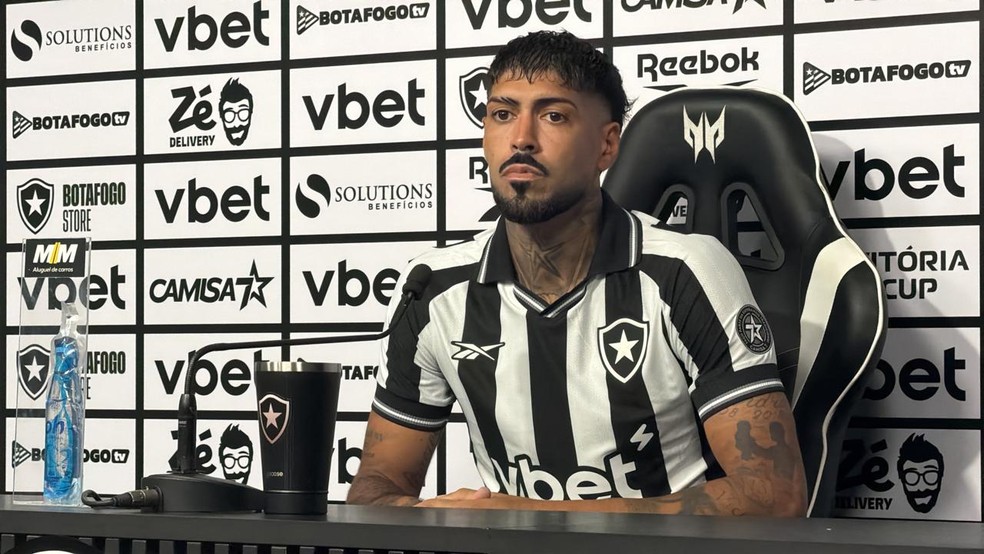 Barboza, zagueiro do Botafogo � Foto: Let�cia Marques