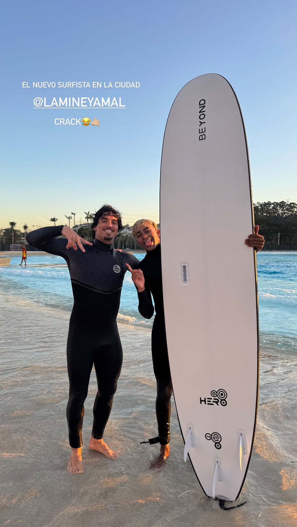 Gabriel Medina e Lamine Yamal surfam juntos