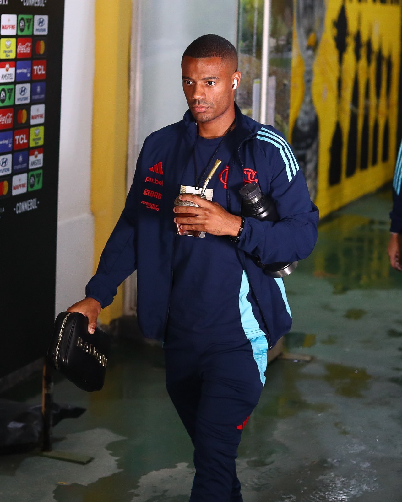 Runco critica De la Cruz e aumenta tensão no Flamengo.