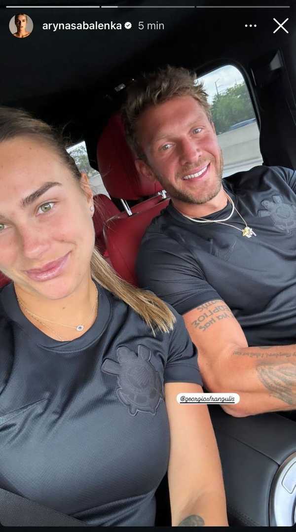 Sabalenka mostra apoio ao Corinthians ao posar com uniforme do clube