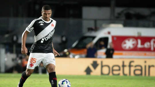 JOGO DOS NOVE ERROS - Vasco é o time que mais sofre gols a partir de falhas individuais na Série A; veja lances