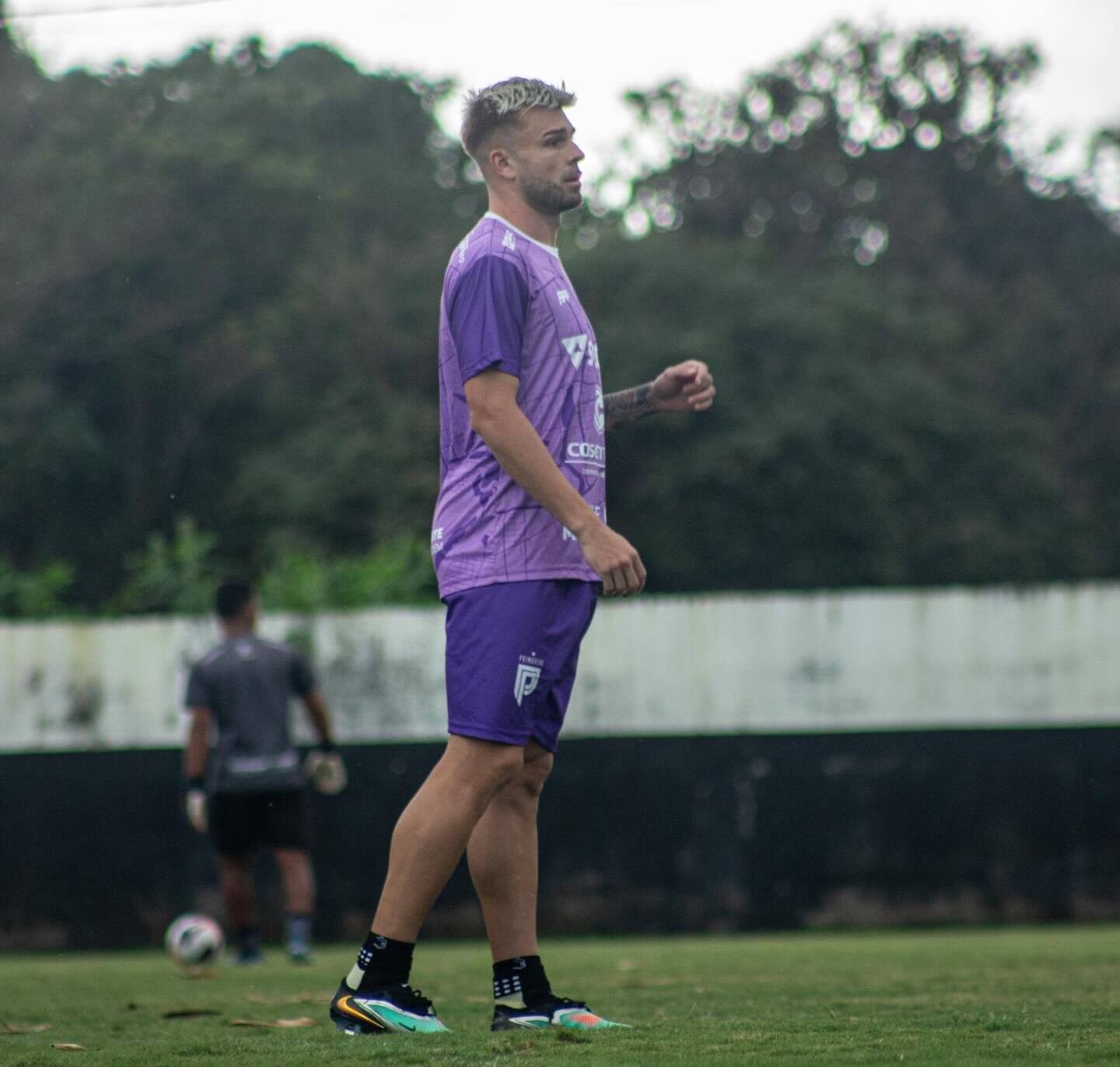 Confiança anuncia contratação do lateral Dimitry para temporada 2027