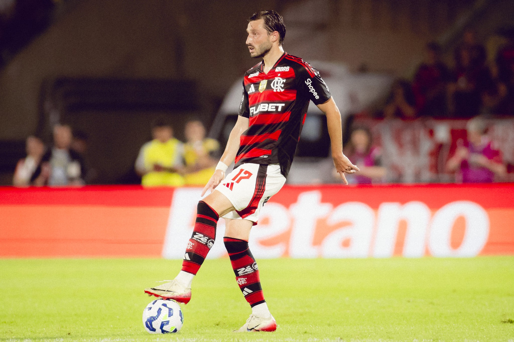 River Plate avança em acordo com o Flamengo por Viña | Ge