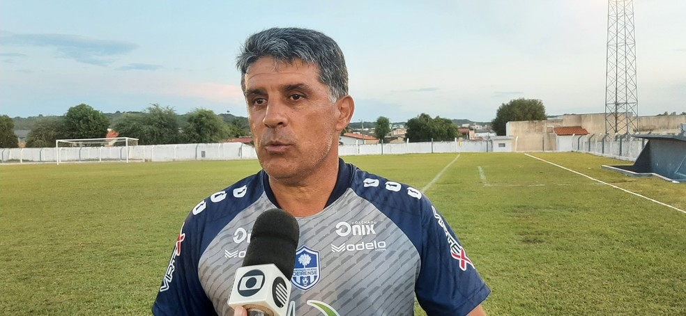 Wallace Lemos, técnico do Oeirense — Foto: Antonio Rocha