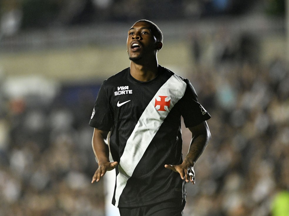 Rayan comemora gol contra o Maricá — Foto: André Durão