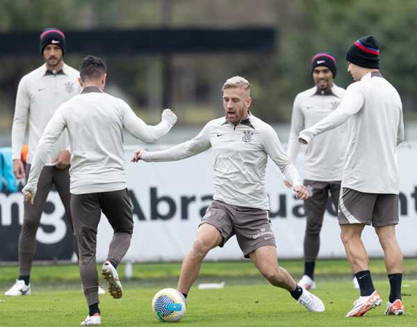Pedro Henrique Retorna de Lesão e Corinthians Avalia Mudanças no Ataque para Dérbi.