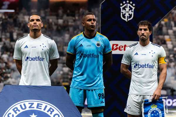 Cruzeiro Reformulado Enfrenta Atlético-MG com Oito Titulares Diferentes no Clássico Mineiro