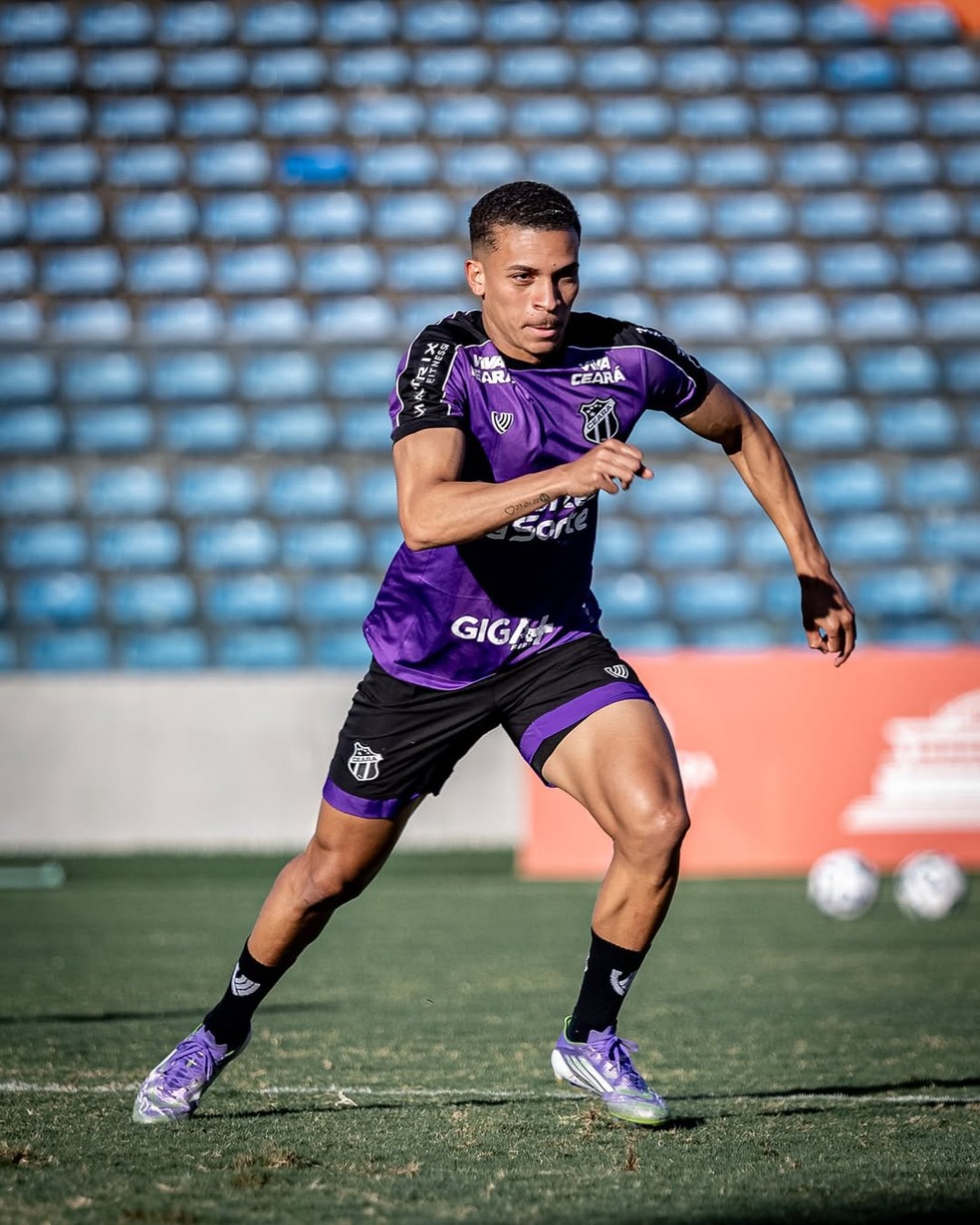 Rodriguinho em treino pelo Ceará — Foto: Gabriel Silva/Ceará SC