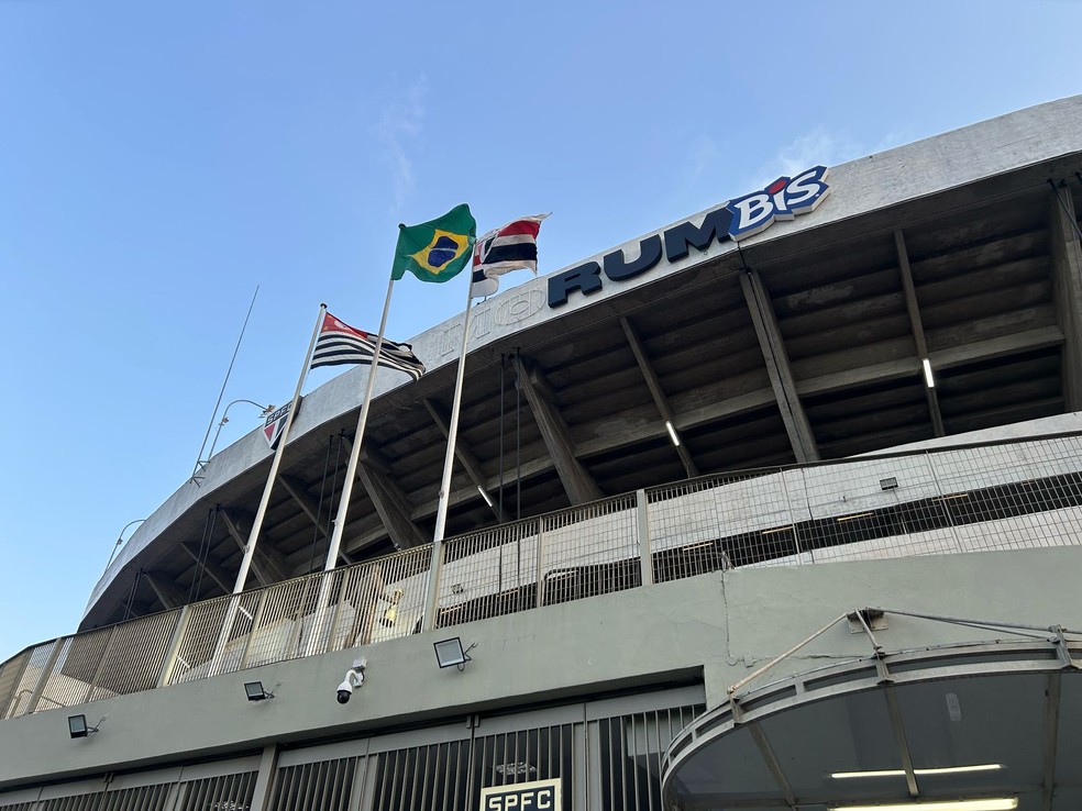 Letreiro do Morumbis começa a ser instalado — Foto: Bruno Giufrida