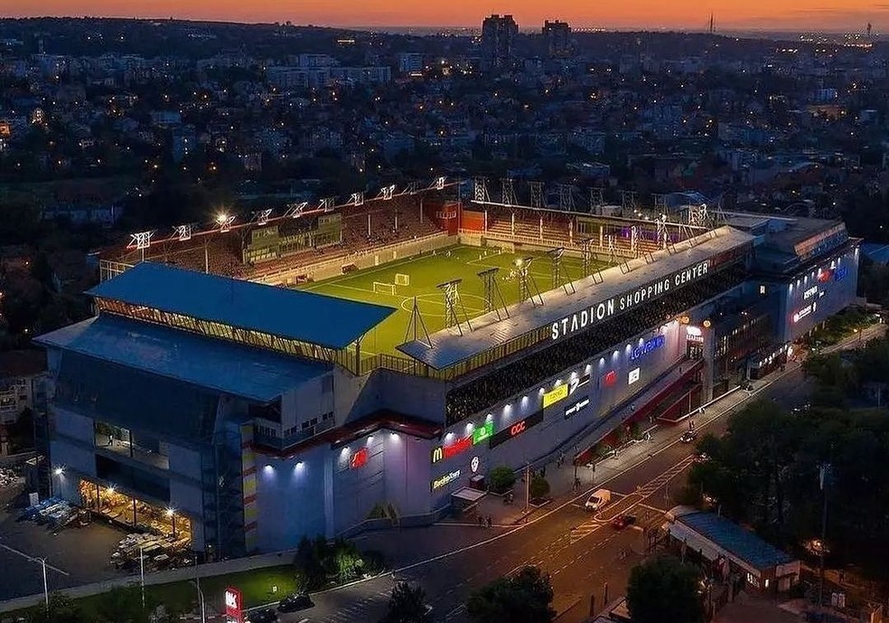Stadion Shopping Center, a casa do Vozdovac, que fica em cima de um shopping, em Belgrado, na Sérvia — Foto: Divulgação/Vozdovac
