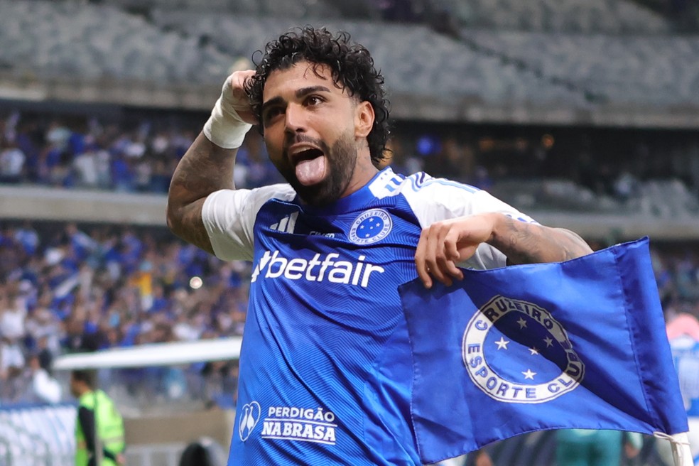 Gabigol, do Cruzeiro, comemora um dos dois gols dele diante do Juventude — Foto: Gilson Lobo/AGIF