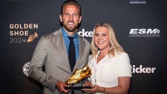Harry Kane recebe Chuteira de Ouro como maior artilheiro das ligas europeias 