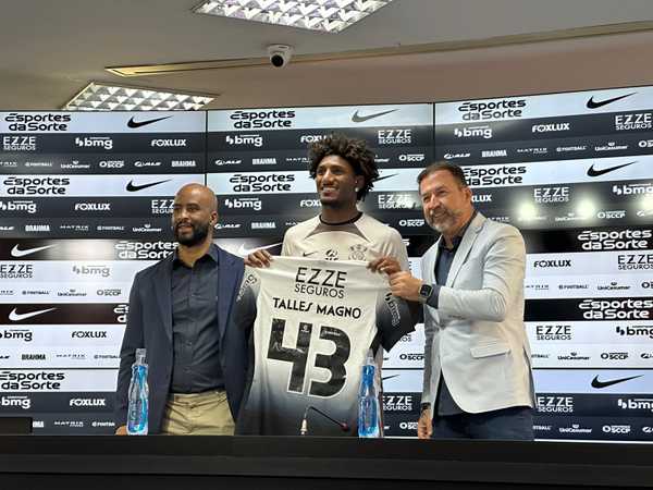 Talles Magno se emociona em partida pelo Corinthians e recebe apoio da mãe