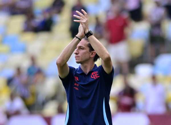 Flamengo impõe peso que Fluminense não tem, diz Filipe Luís