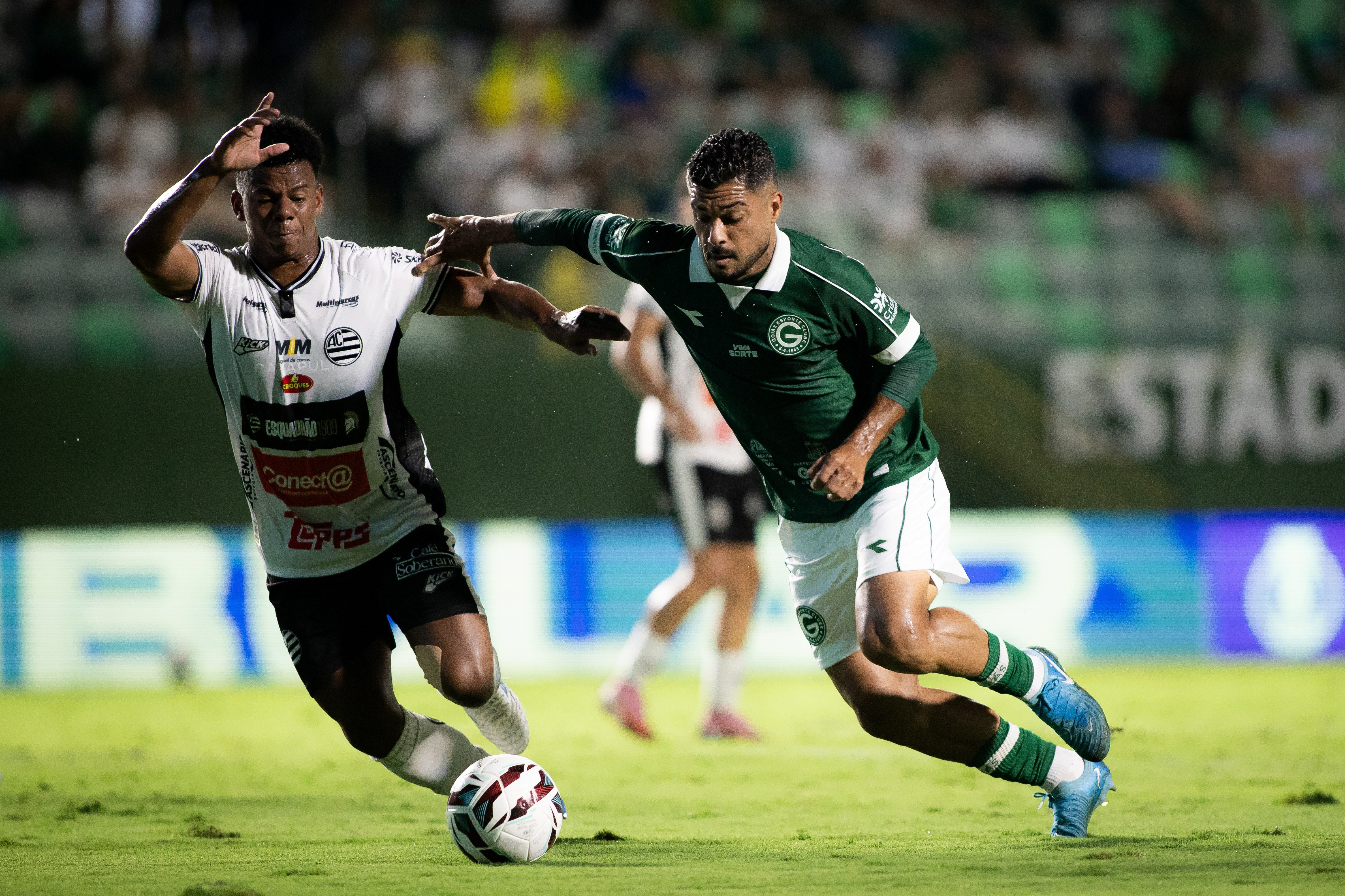 Alex critica ineficiência do Athletic e considera vitória do Goiás merecida na Série B