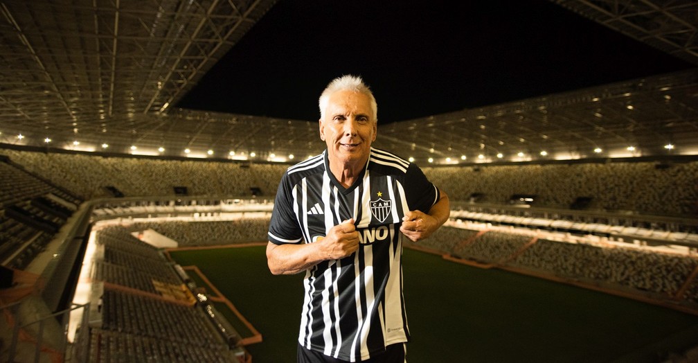 Ídolo do Atlético-MG, Éder Aleixo readquire icônico carro, febre dos  boleiros há 30 anos | Ge