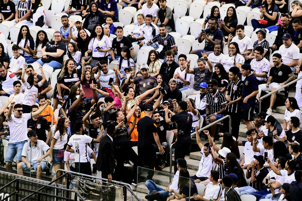 Neo Química Arena recebe torcida em treino aberto para a semifinal da Copa  do Brasil