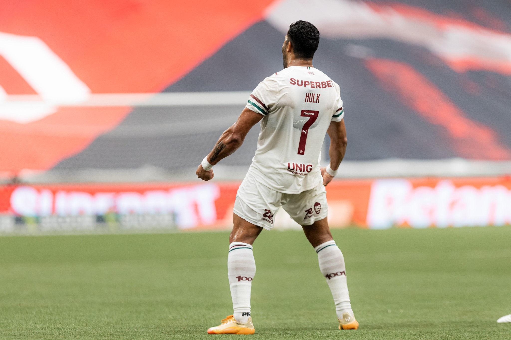 Carrasco em BH, Hulk chega em alta para reverter má fase do Fluminense em clássicos