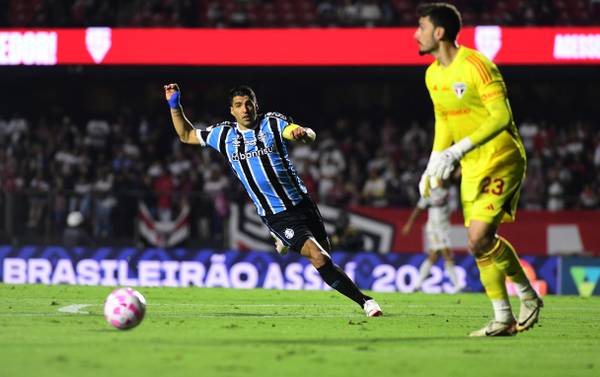 Maior investimento do Grêmio e com apenas um jogo completo, Cristaldo tenta superar oscilação
