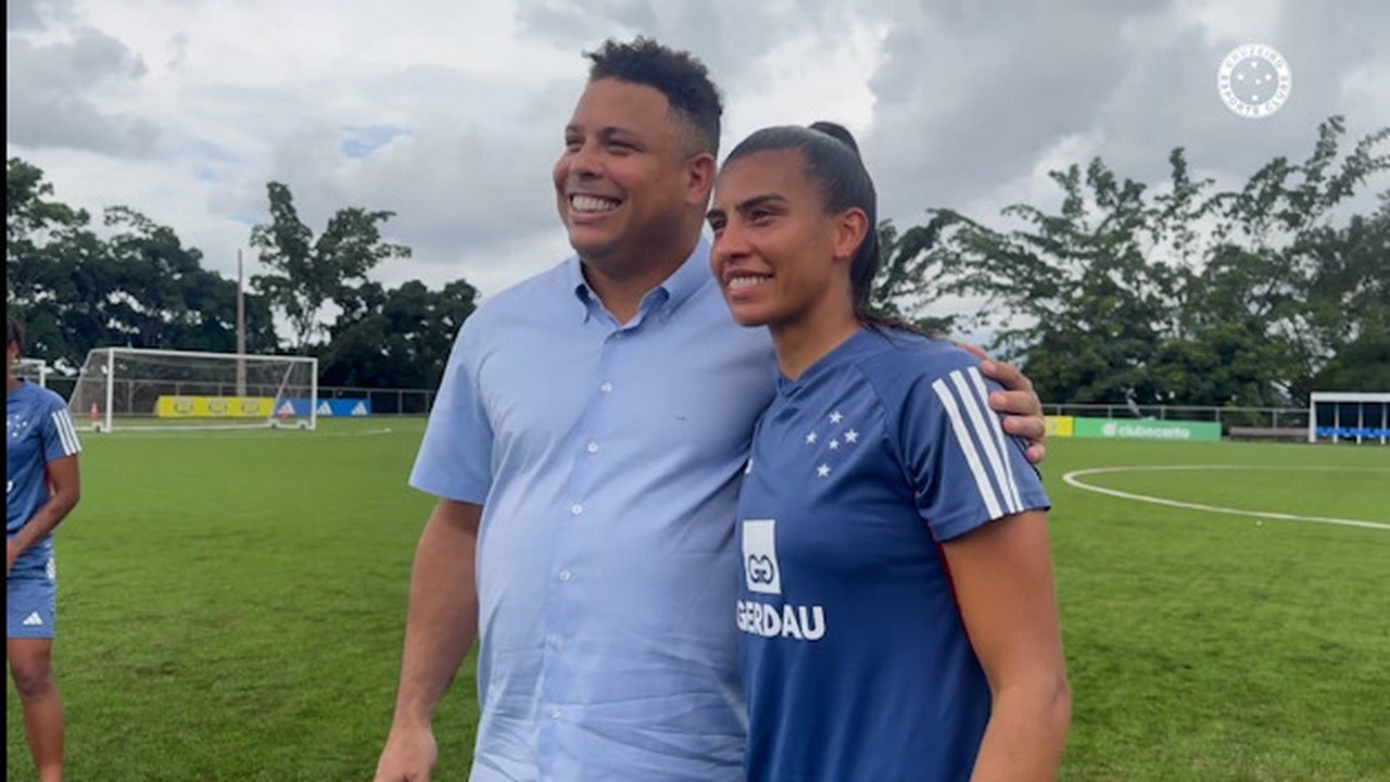 Gestor do Cruzeiro, Ronaldo acompanha treino das Cabulosas na Toca da Raposa II