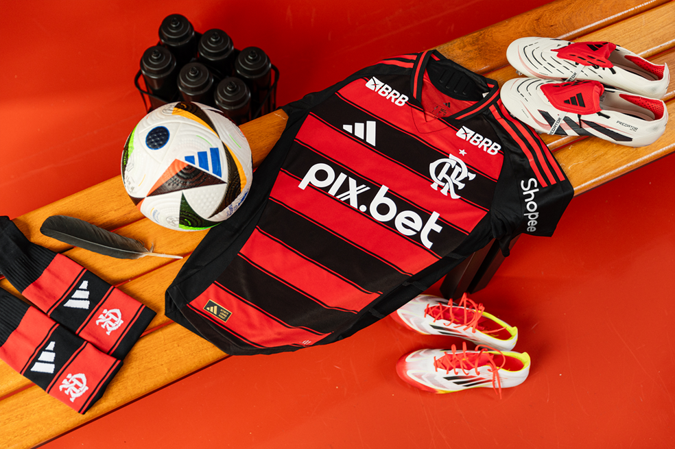 Flamengo lança uniforme principal para a temporada 2025 — Foto: adidas