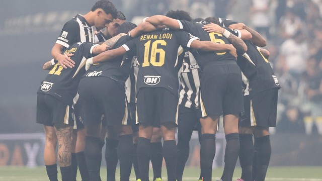 Jogadores do Atlético-MG antes de clássico na Arena MRV