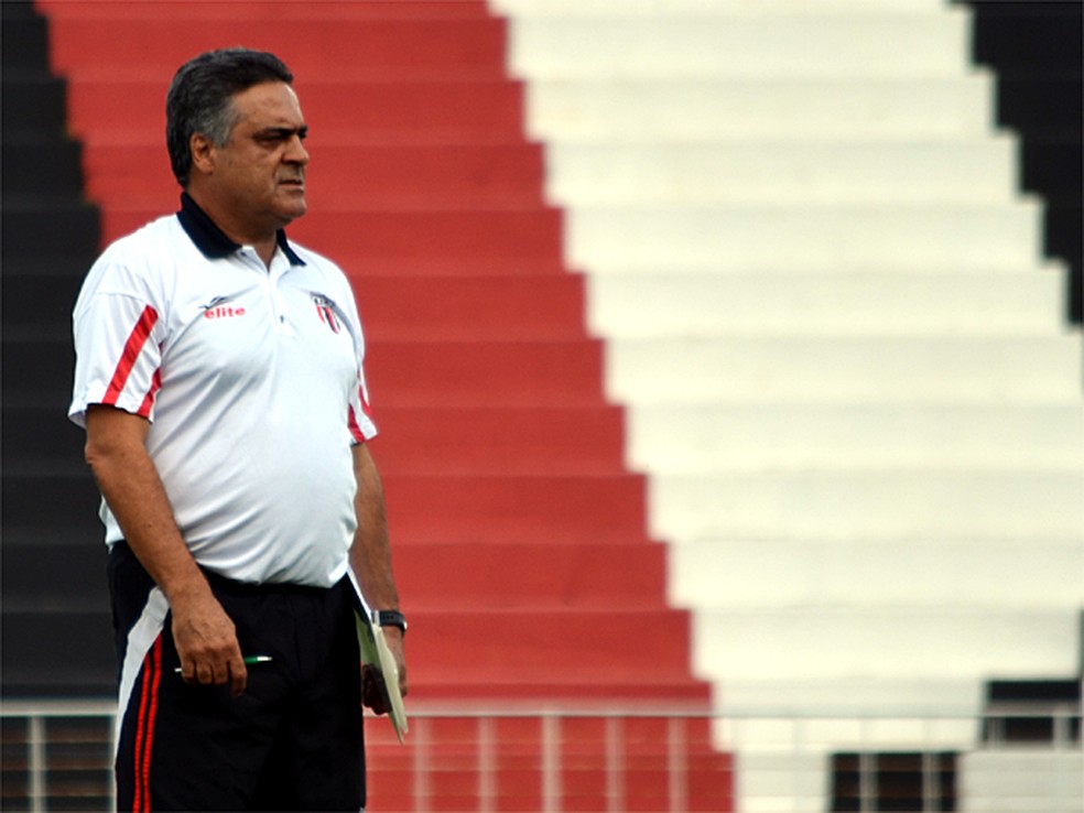 Vagner Benazzi dirigiu o Botafogo-SP em 2012 e salvou o time do rebaixamento no Paulistão — Foto: Cleber Akamine