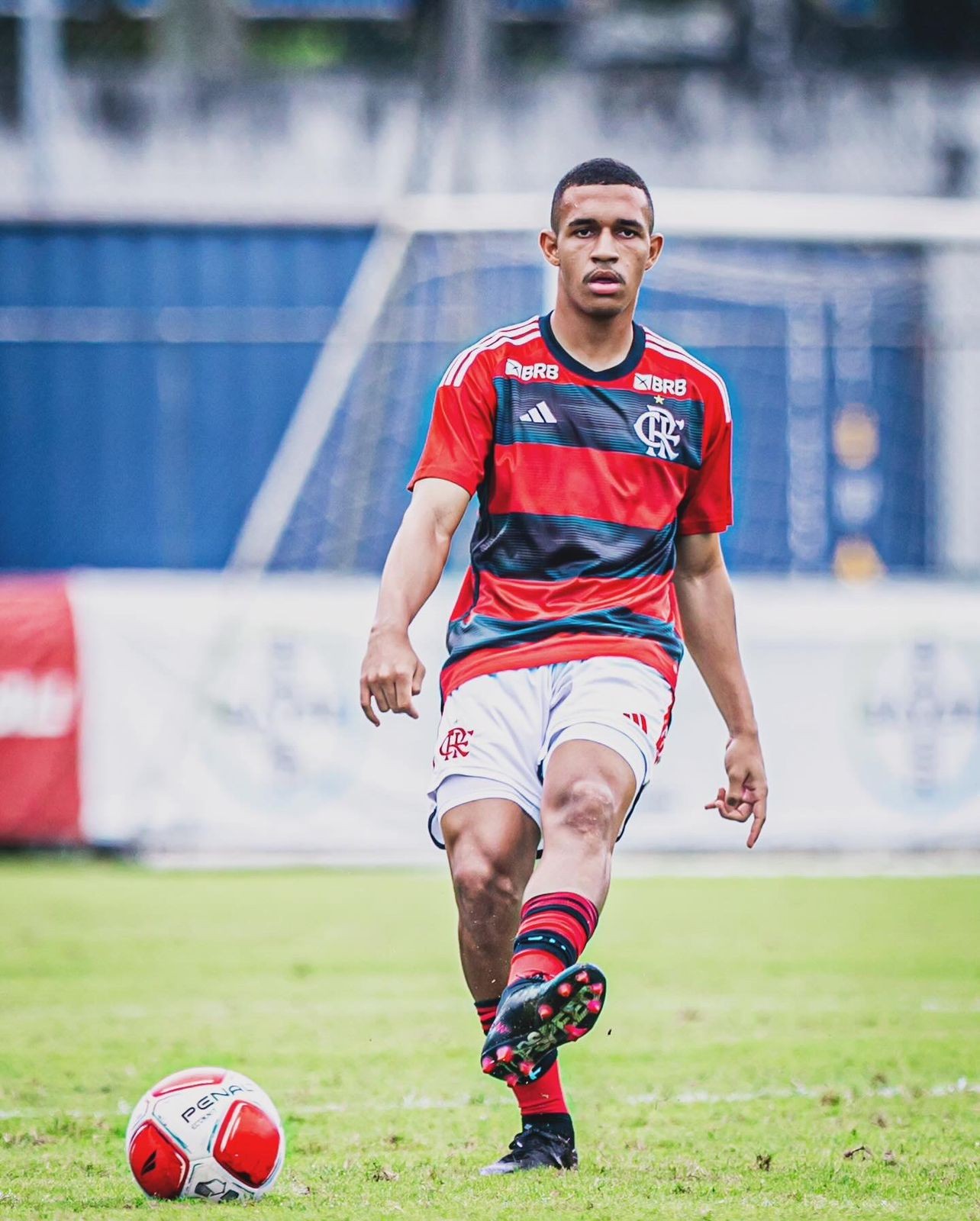 thiago-medeiros-estreia-no-flamengo-sub-20-com-assist-ncia-para-gol-ge