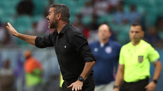 Artur Jorge dispara contra a arbitragemcasa de aposta com bonus sem depositoeliminação do Botafogo: "Estragou o jogo" - Foto: (Vitor Silva / Botafogo)