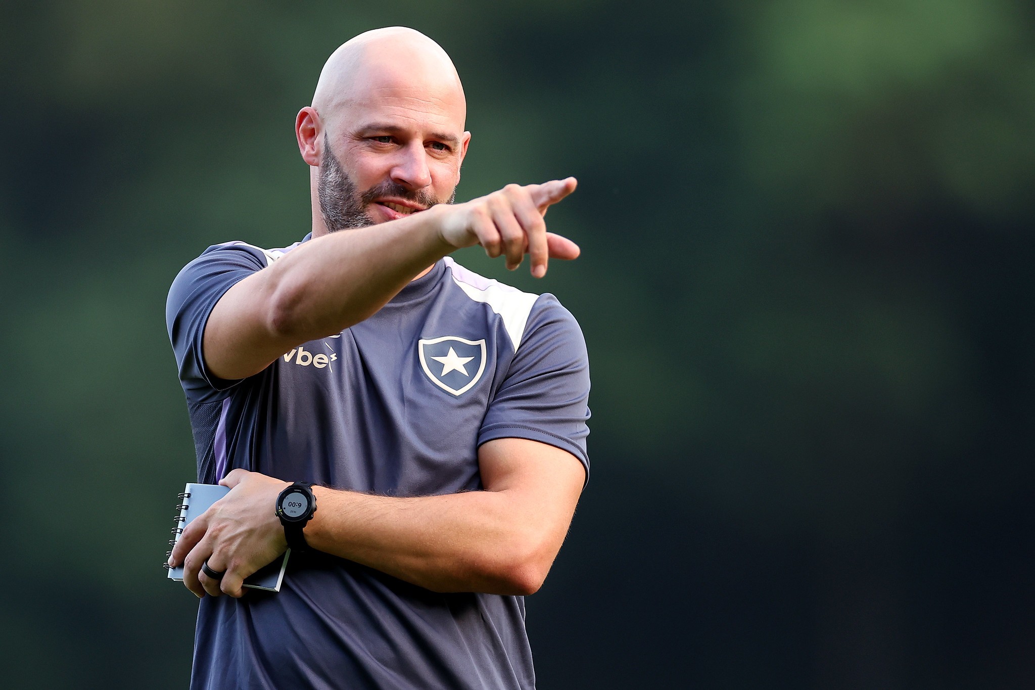 Franclim admite negociação com Vasco e garante que fica no Botafogo: "Ligação não podia ser desfeita"