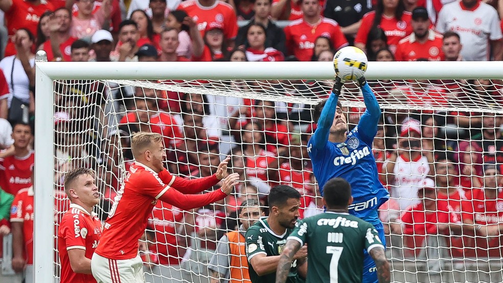 Vinicius Silvestre em campo pelo Palmeiras contra o Internacional pelo Brasileirão de 2022 — Foto: Cesar Greco/Palmeiras