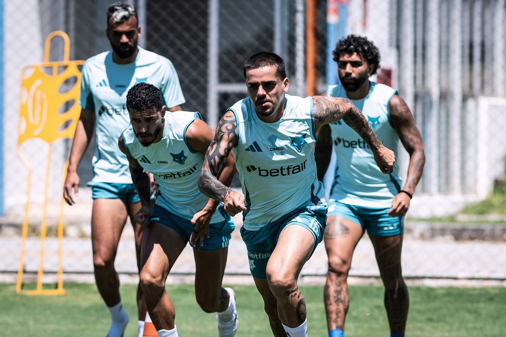 William, Fagner durante treino do Cruzeiro na Toca — Foto: Gustavo Aleixo/Cruzeiro