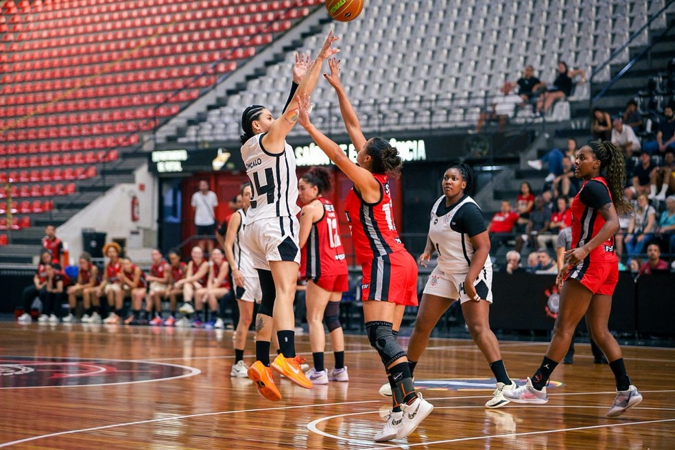 Corinthians e Sesi Araraquara se enfrentam no Basquete; saiba onde assistir