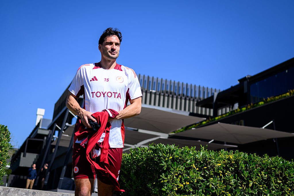 Aos 36, zagueiro Mats Hummels, da Roma, anuncia aposentadoria