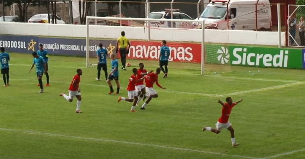 Bandeirante vence Azuriz e avança para o mata-mata da Copinha — Foto: Reprodução/YouTube Paulistão