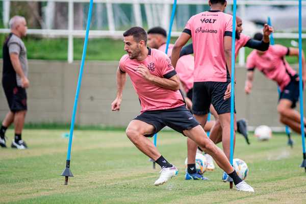 Raul Cáceres arrives in Paradão and begins the pre-season in Vitoria |  victory