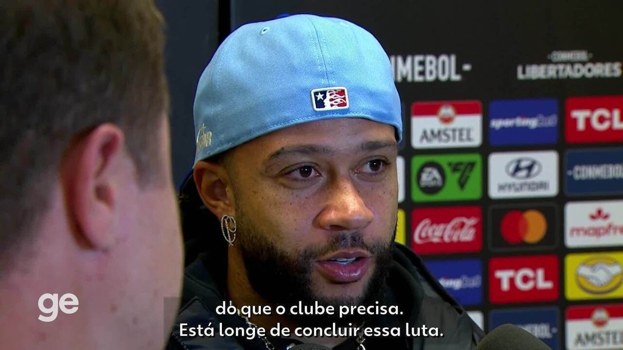 Copa do Mundo: Memphis tira foto de colega com uniforme do Corinthians