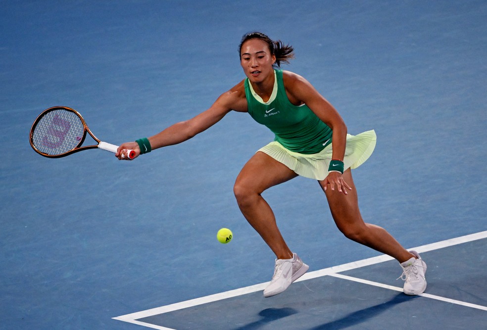Zheng no Australian Open 2024 — Foto: REUTERS/Tracey Nearmy