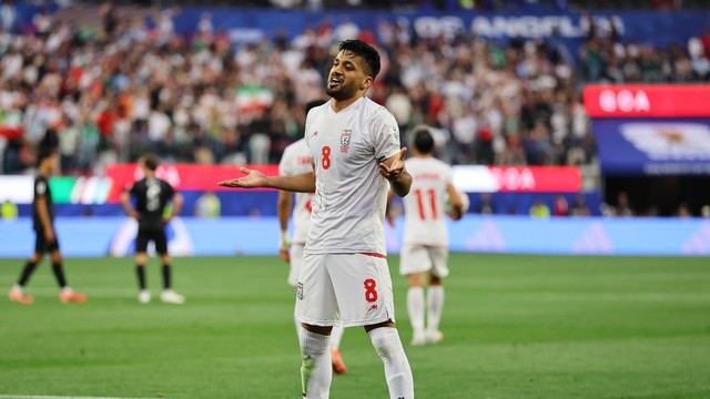 Mohebi comemora gol do Irã contra a Nova Zelândia