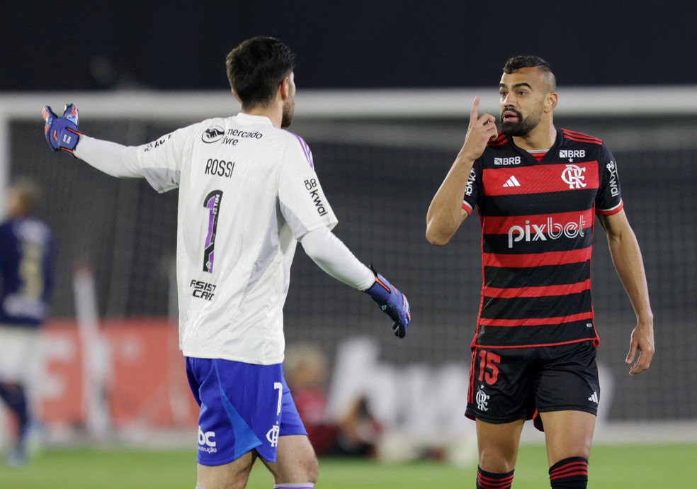 Rossi de Fabrício Bruno conversam em jogo do Flamengo — Foto: REUTERS/Luisa Gonzalez