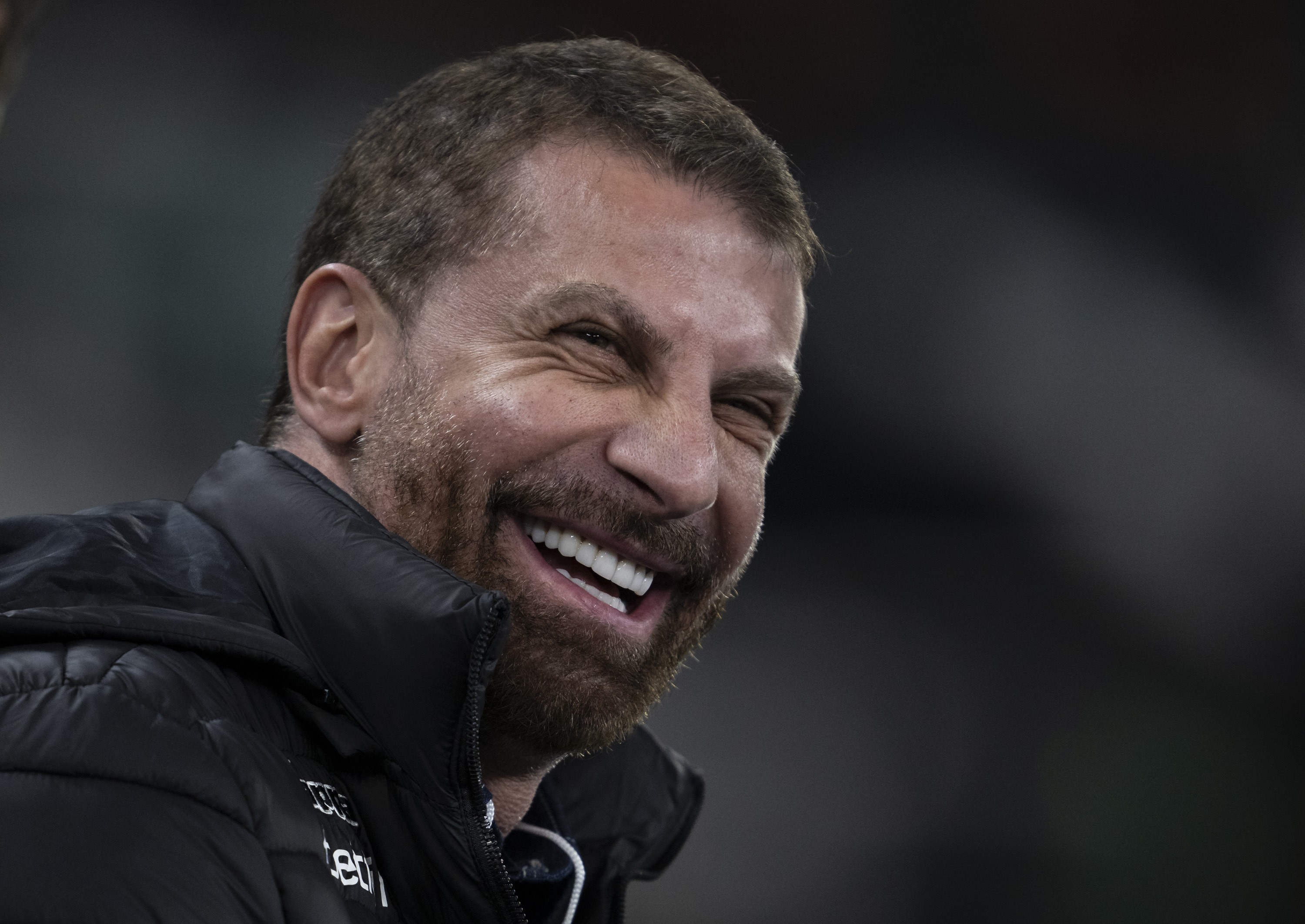 Jogador do Vasco comemorando gol durante partida