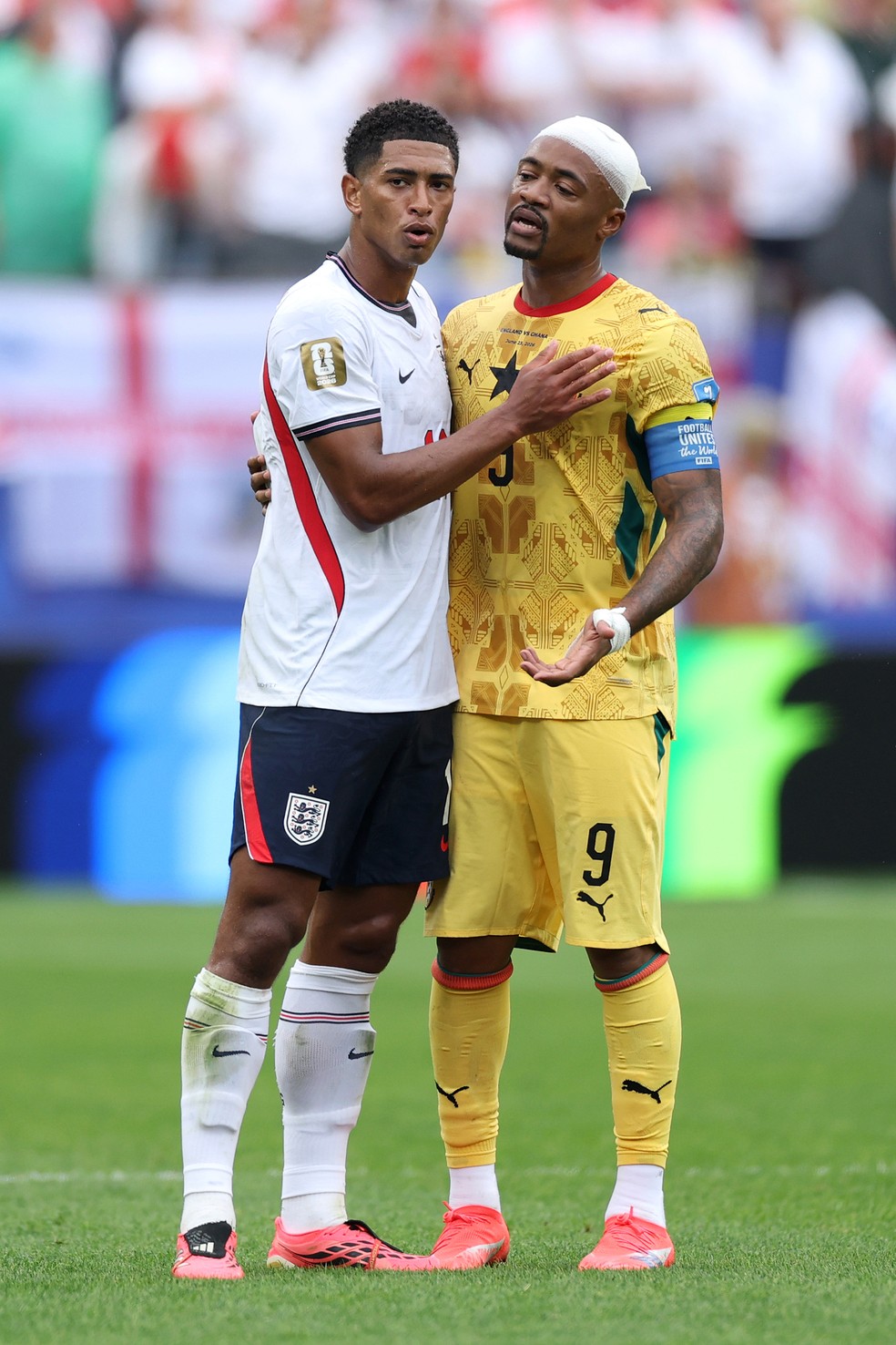 Bellingham e Jordan Ayew — Bellingham e a Lei Vini Jr em jogo da Copa do Mundo