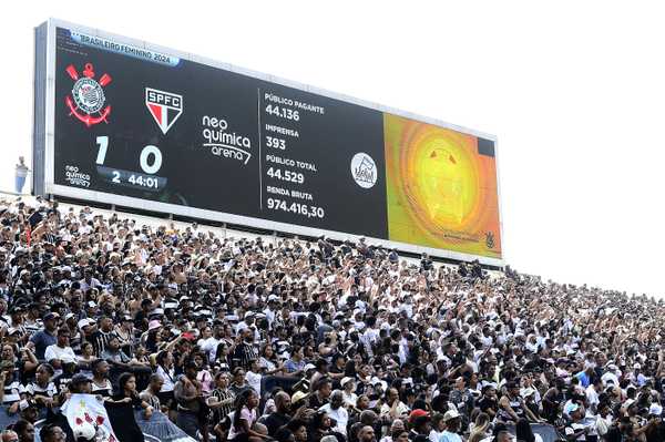 Corinthians bate recorde de público no futebol feminino com 44 mil torcedores na final do Brasileirão
