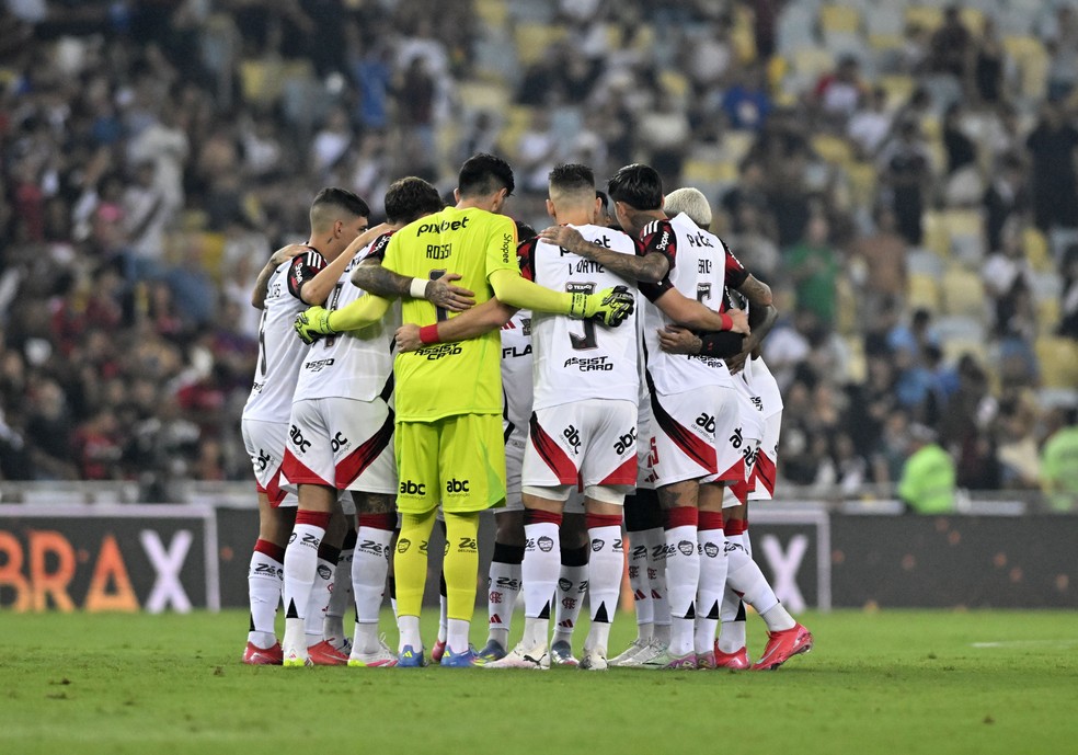 Jogadores do Flamengo no cl�ssico contra o Vasco � Foto: Andr� Dur�o
