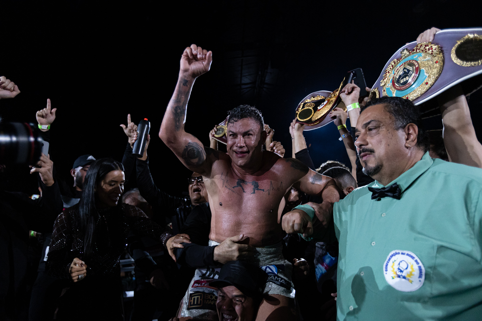 Acelino Popó comemora vitória sobre El Chino no FMS 5 — Foto: Jhony Inácio