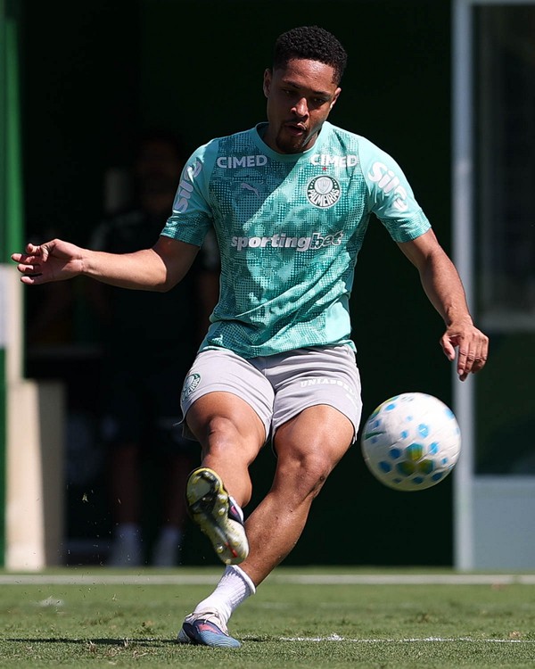 Craques retornando? Jefté inicia transição e Vitor Roque treina normalmente no Palmeiras