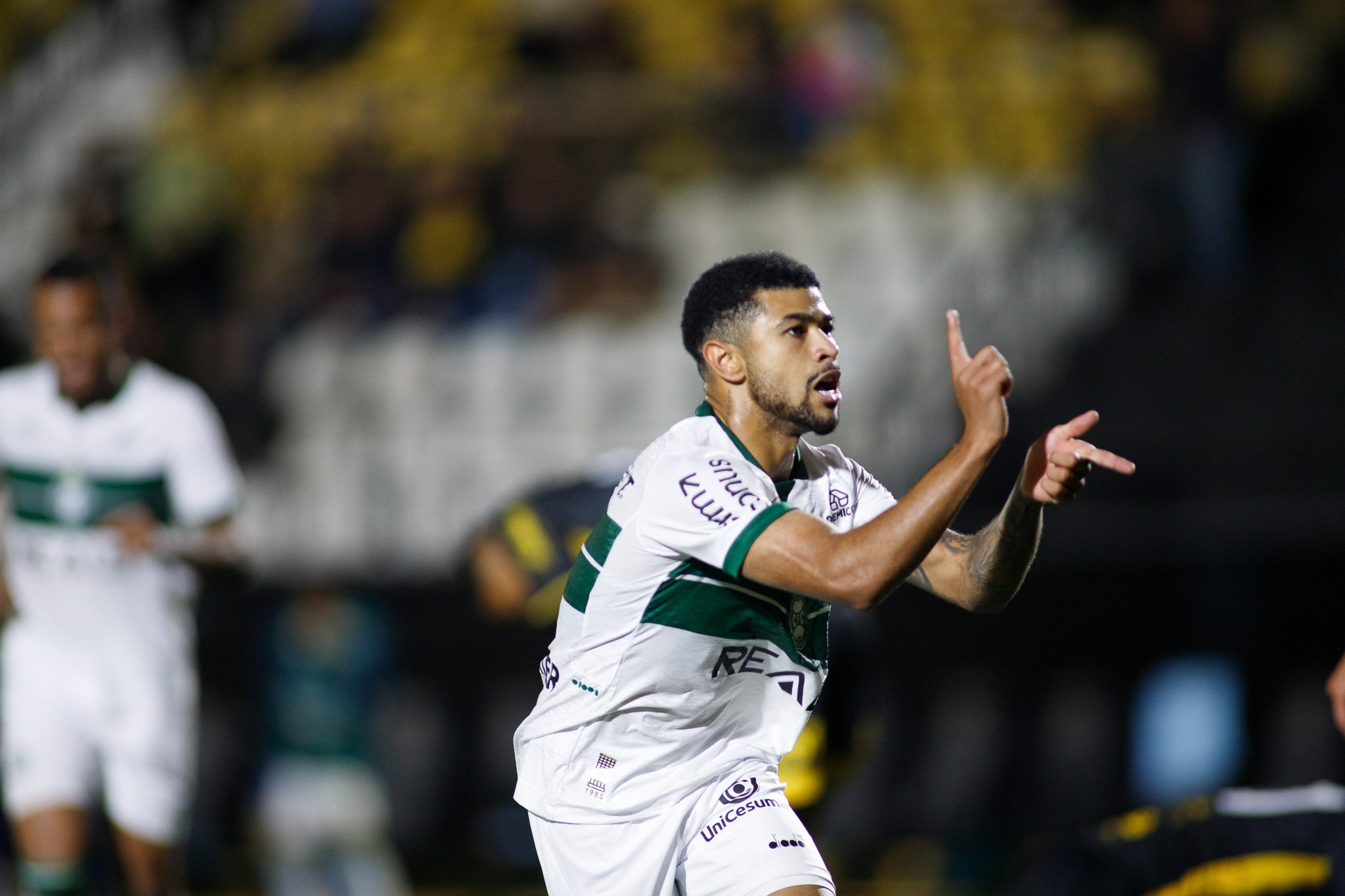 Lucas Ronier cita preocupação no Coritiba diante da Ferroviária